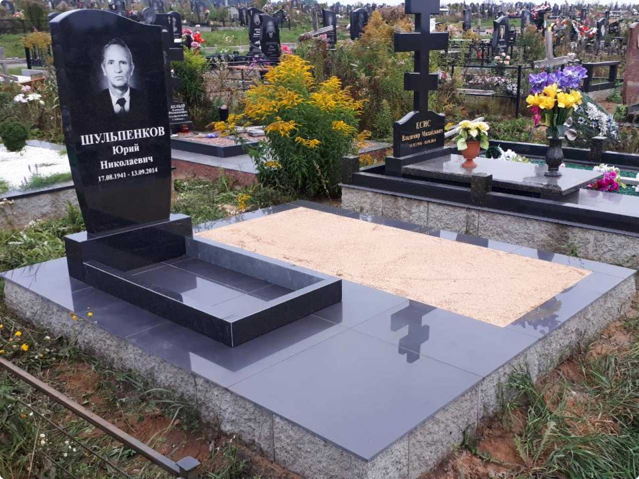 Уход за могилой на кладбище в Гродно